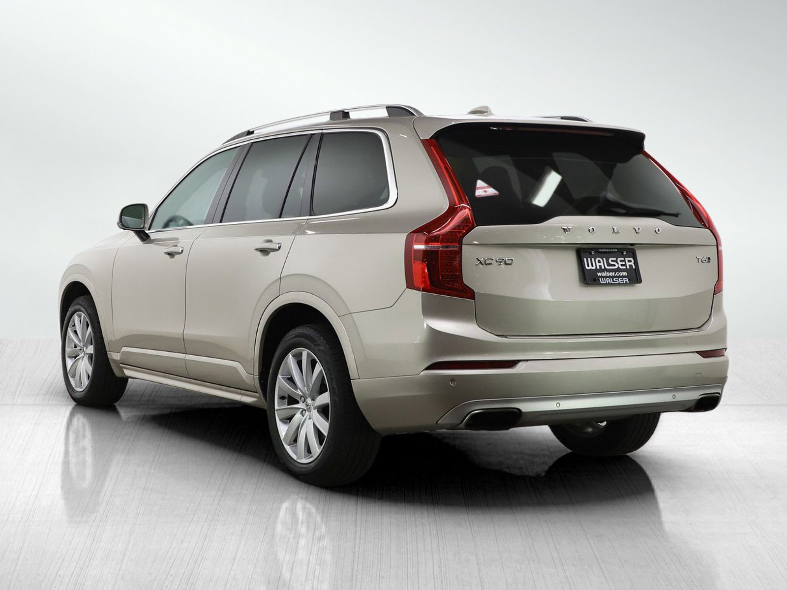 Used 2016 Volvo XC90 T6 Momentum w/ Momentum Plus Package AWD/4WD image 3
