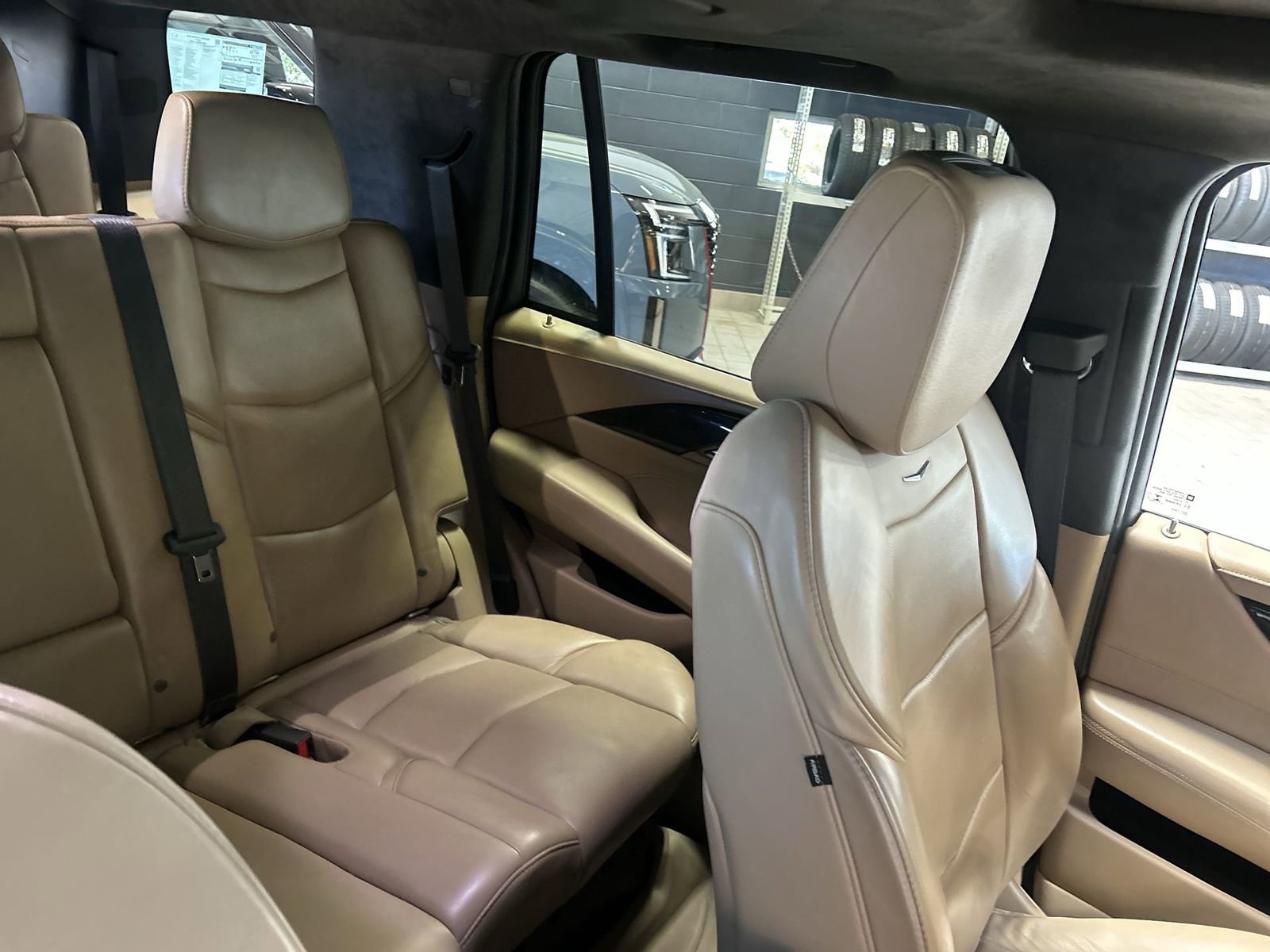Used 2018 Cadillac Escalade Platinum AWD/4WD image 6