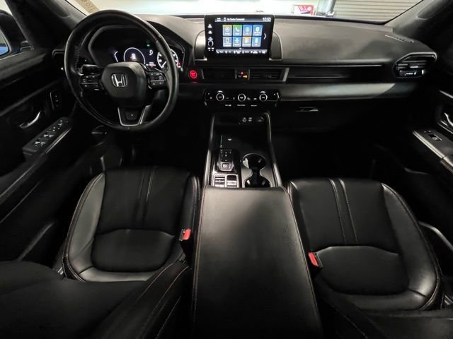 Used 2025 Honda Pilot TrailSport image 17