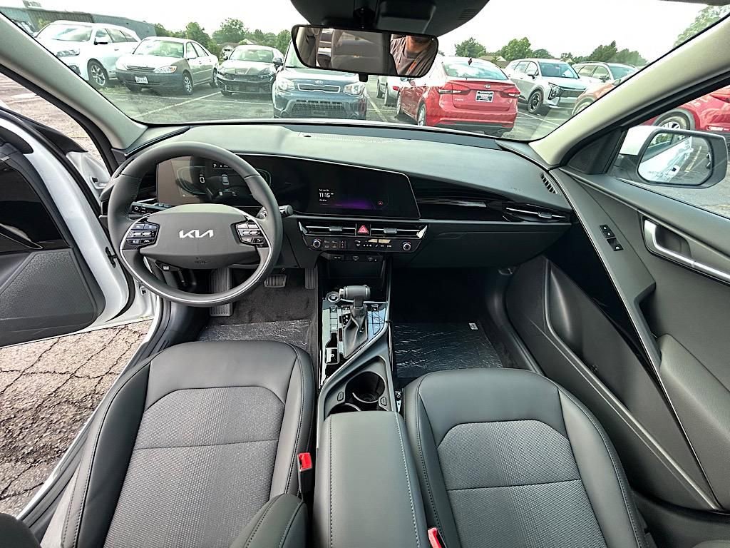New 2025 Kia Niro EX image 22