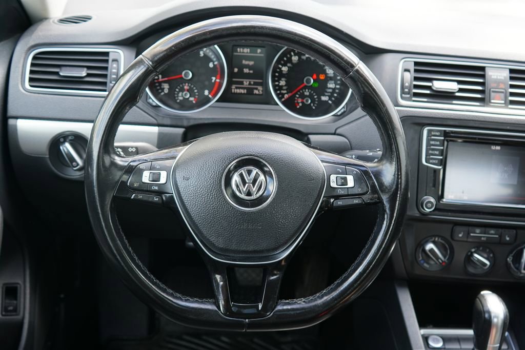Used 2017 Volkswagen Jetta SE FWD image 13