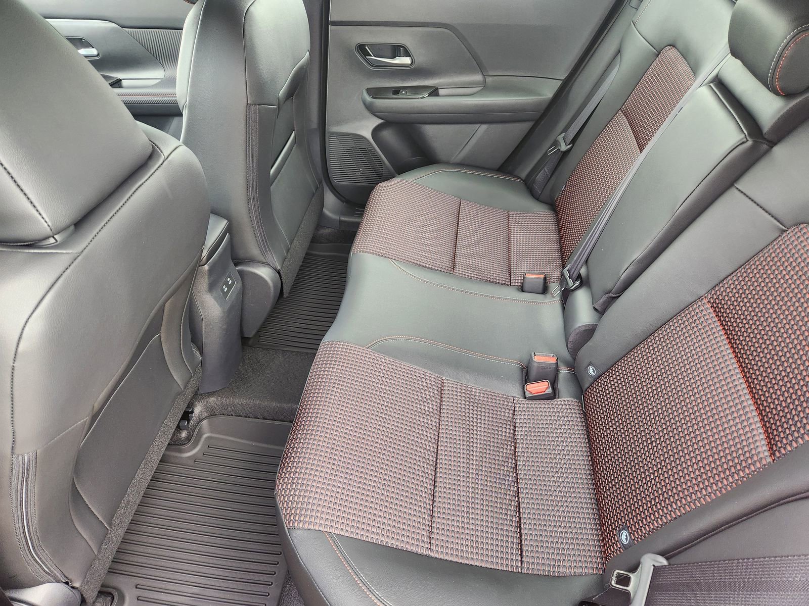 New 2026 Nissan Kicks SR FWD image 24