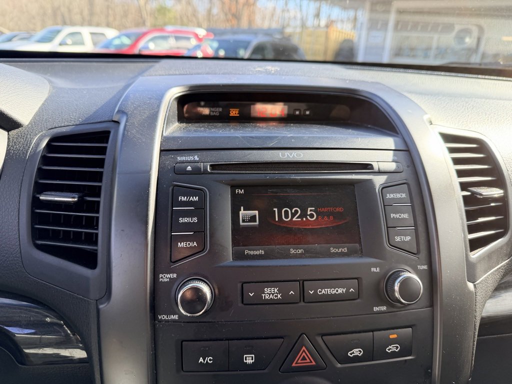 Used 2013 Kia Sorento LX w/ Convenience Pkg image 16