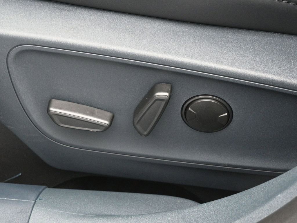 New 2025 Ford Maverick Lariat w/ Black Appearance Package AWD/4WD image 9