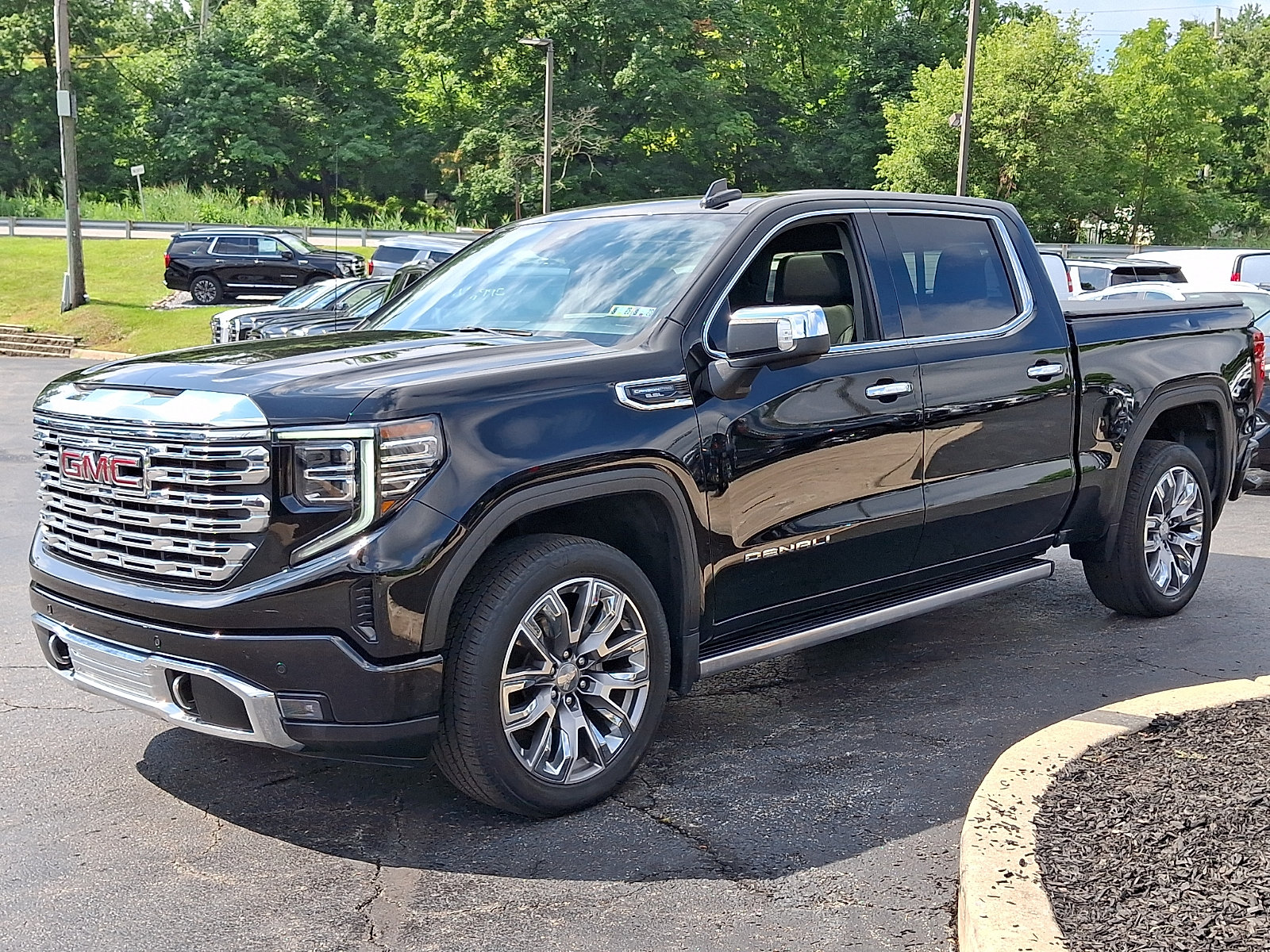 Used 2024 GMC Sierra 1500 Denali w/ Denali Reserve Package AWD/4WD image 3