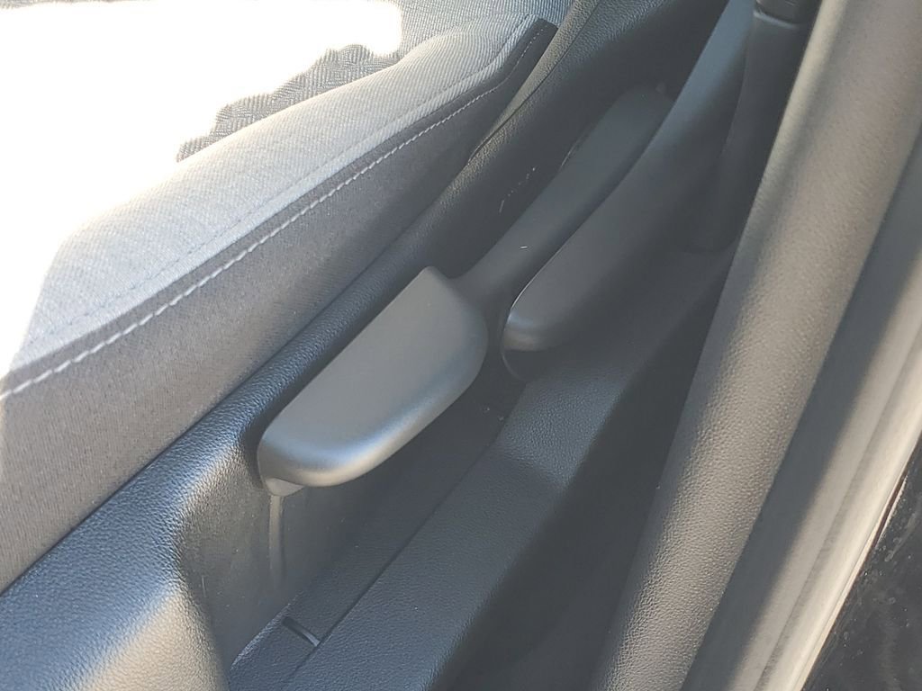 Used 2023 Chevrolet Equinox LS image 16