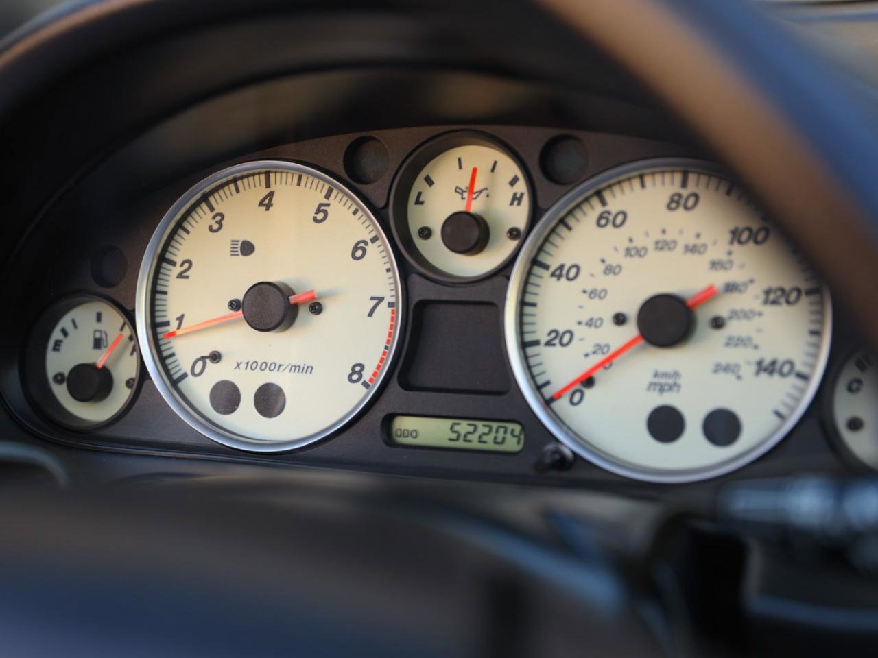 Used 2003 MAZDA MX-5 Miata RWD image 11