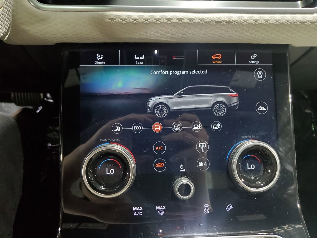 Used 2020 Land Rover Range Rover Velar R-Dynamic S image 32