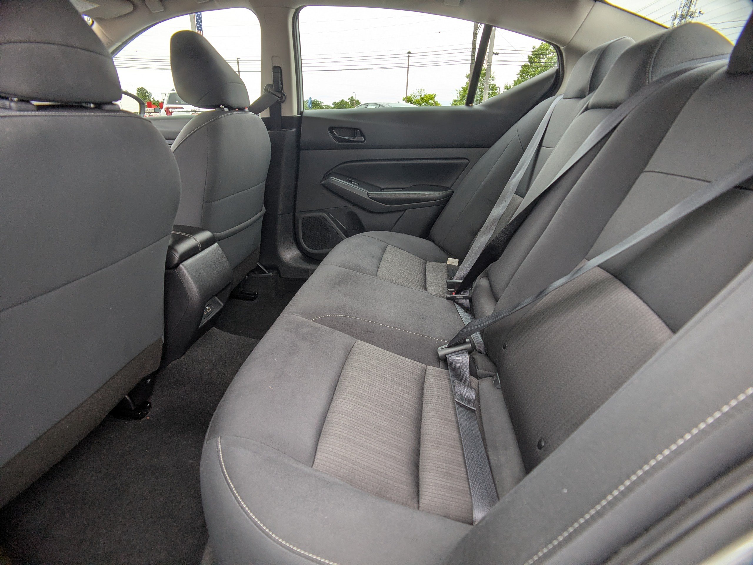 Used 2024 Nissan Altima 2.5 SV FWD image 14