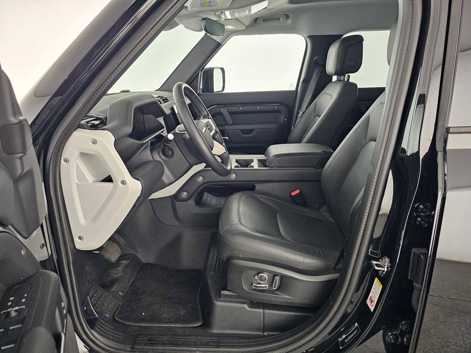 Used 2025 Land Rover Defender 130 S image 22