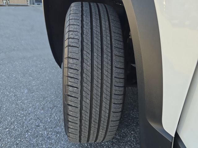 Certified 2023 GMC Acadia SLE w/ Driver Convenience Package image 32