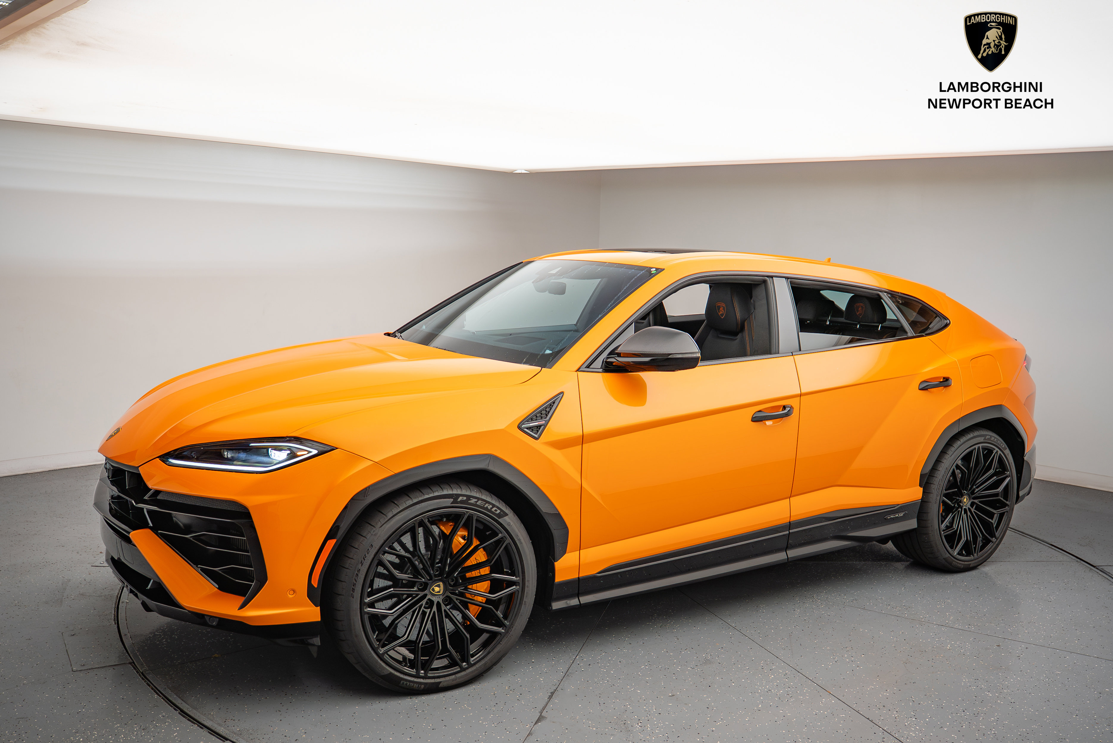 Used 2025 Lamborghini Urus SE AWD/4WD image 13