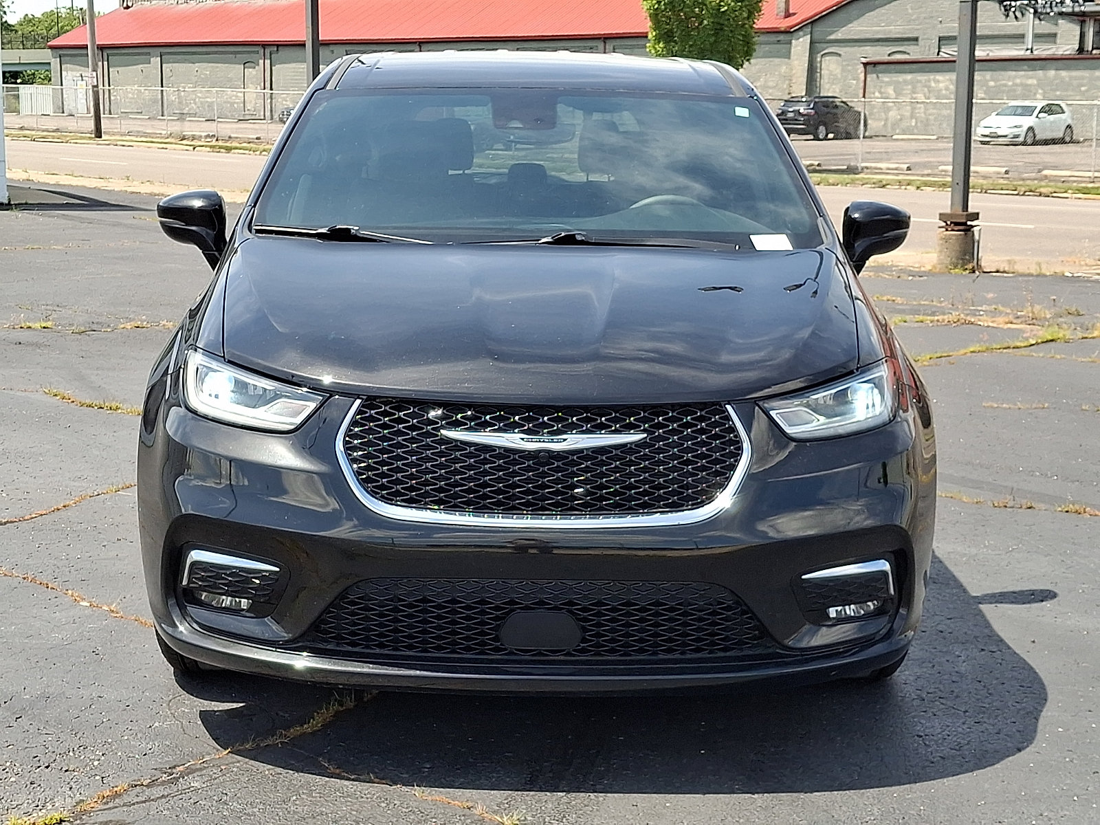 Used 2025 Chrysler Pacifica Select FWD video 2