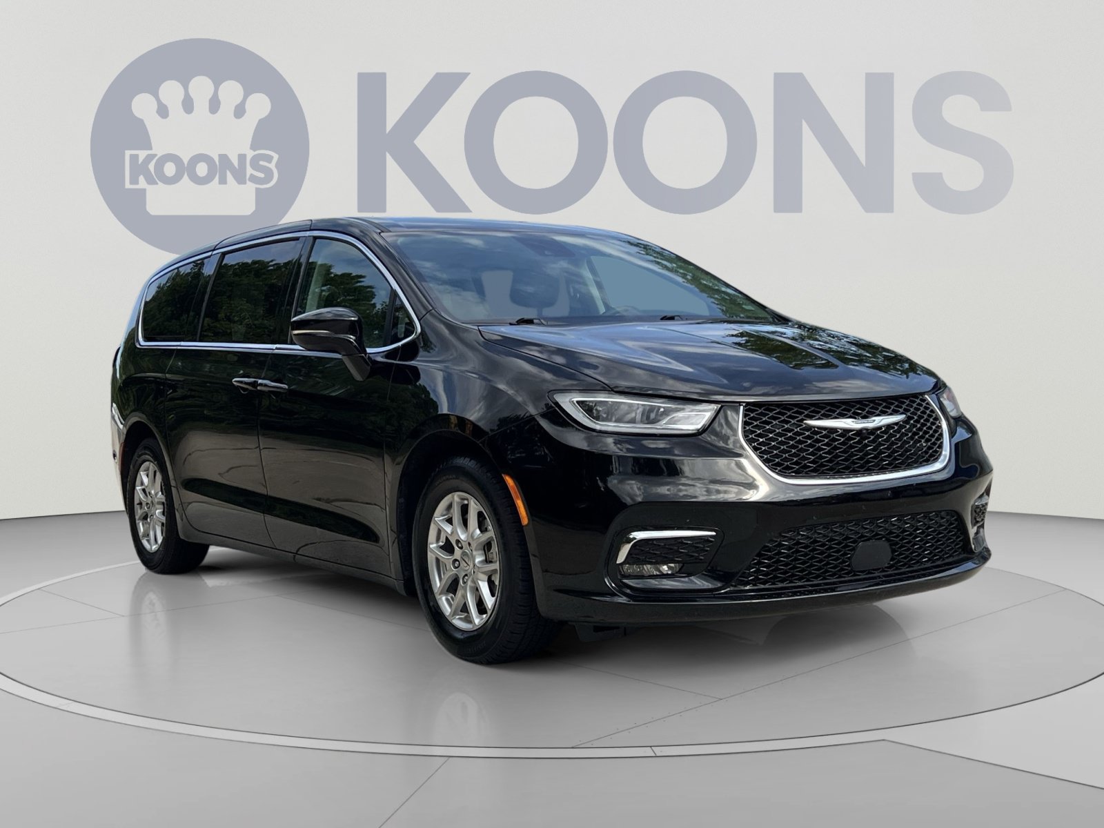 Used 2024 Chrysler Pacifica Touring-L FWD image 10