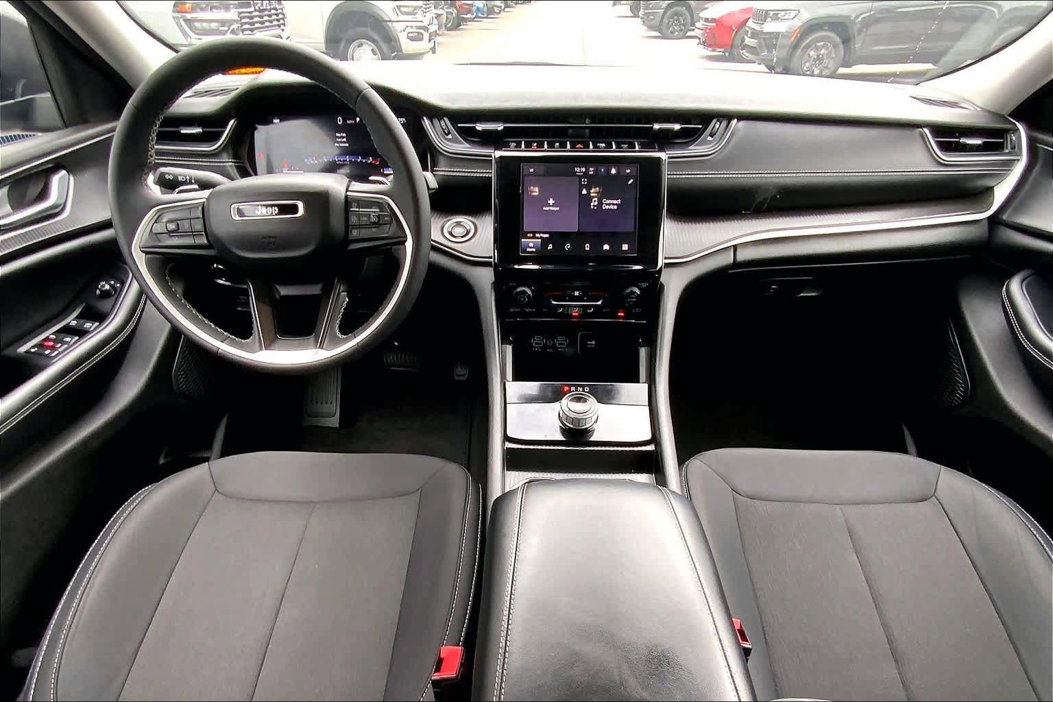 Used 2023 Jeep Grand Cherokee Laredo X RWD image 14