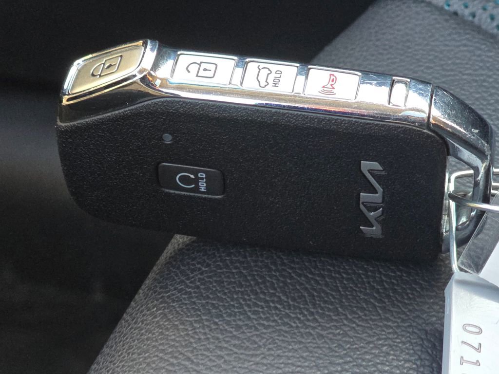 Used 2022 Kia Niro EX Premium image 34