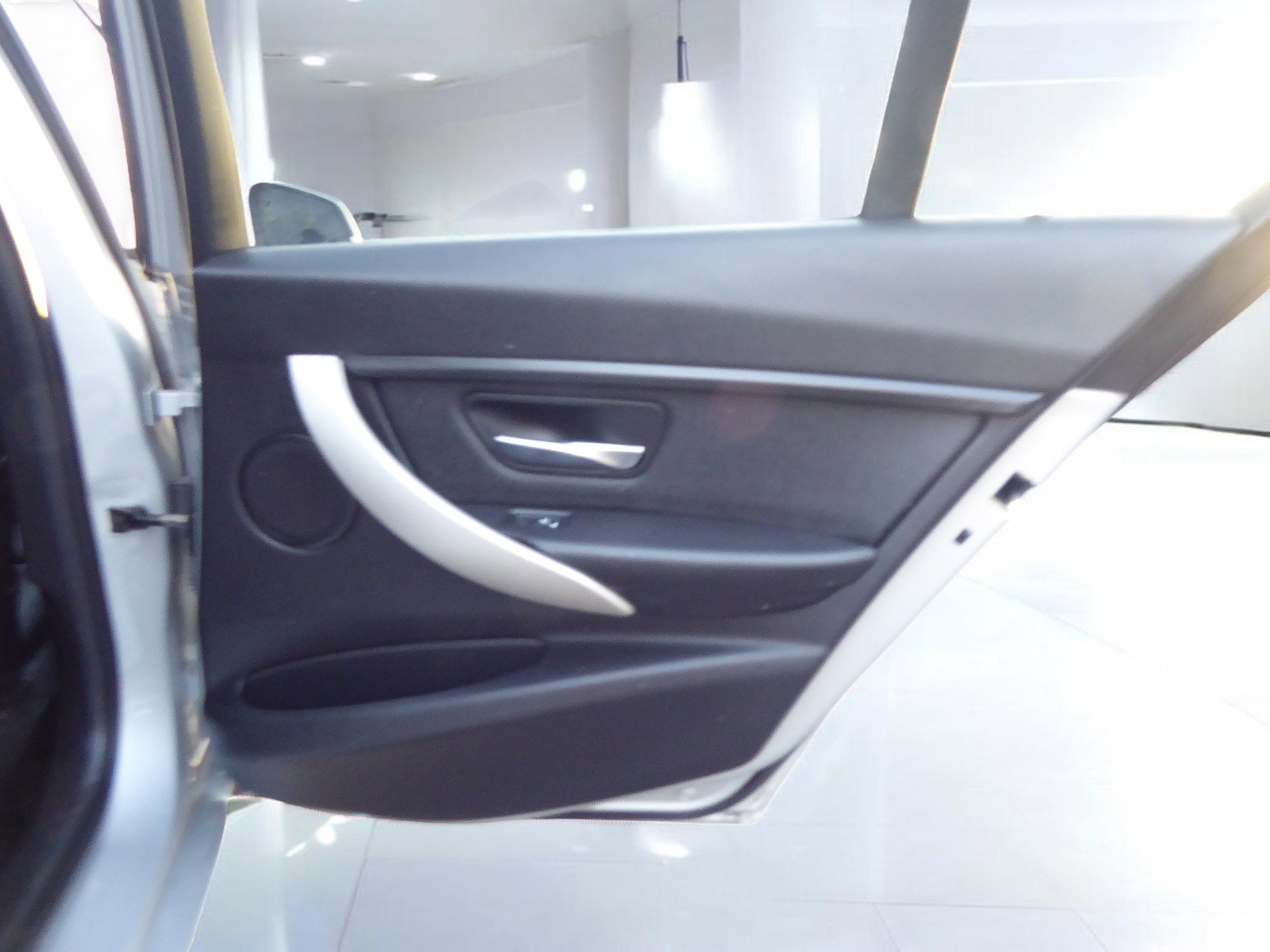 Used 2018 BMW 320i xDrive Sedan image 14