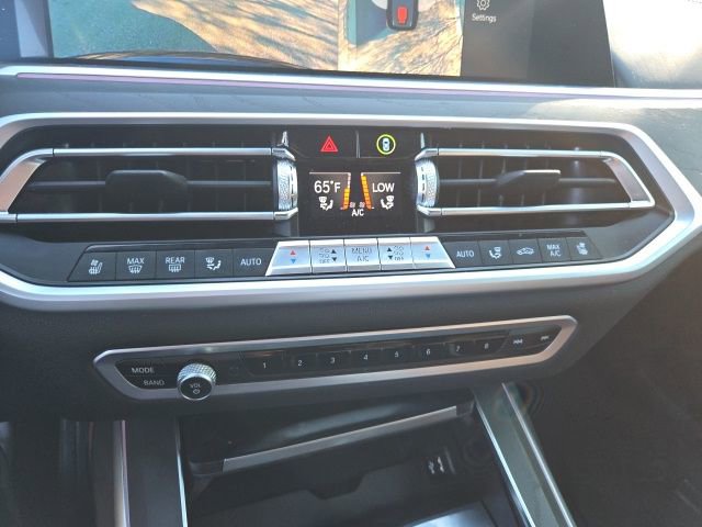 Used 2022 BMW X7 xDrive40i w/ M Sport Package image 11