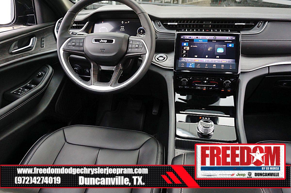 Certified 2025 Jeep Grand Cherokee Limited w/ Black Appearance Package RWD image 17