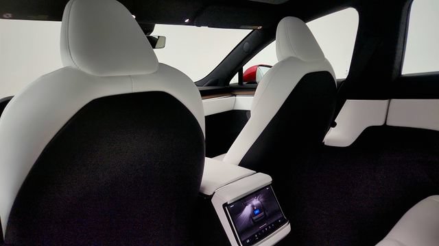 Used 2024 Tesla Model S AWD/4WD image 43