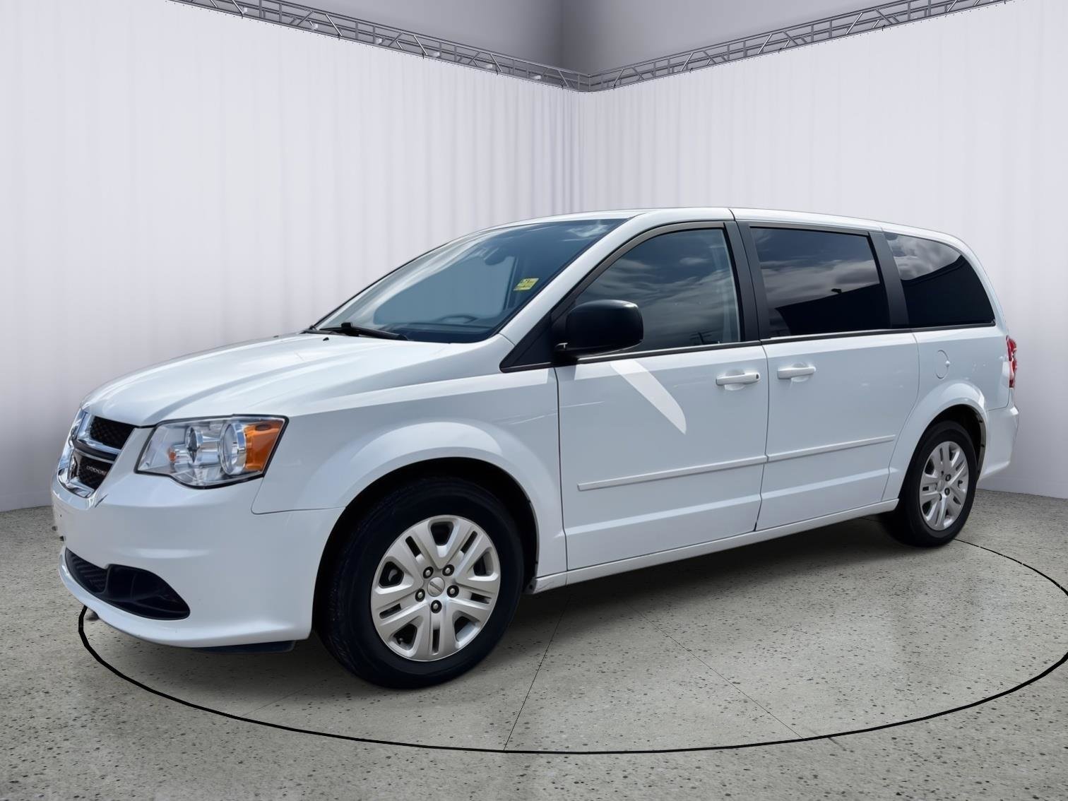 Used 2017 Dodge Grand Caravan SE image 12