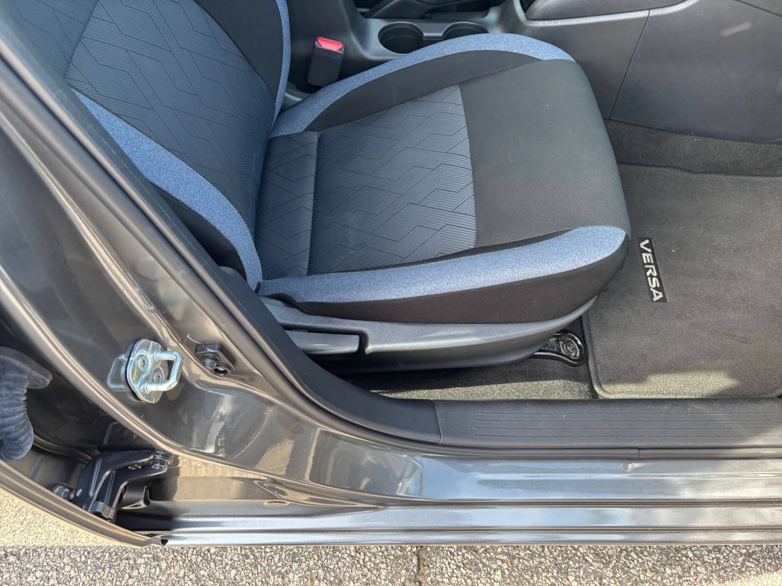 Used 2025 Nissan Versa SV FWD image 24