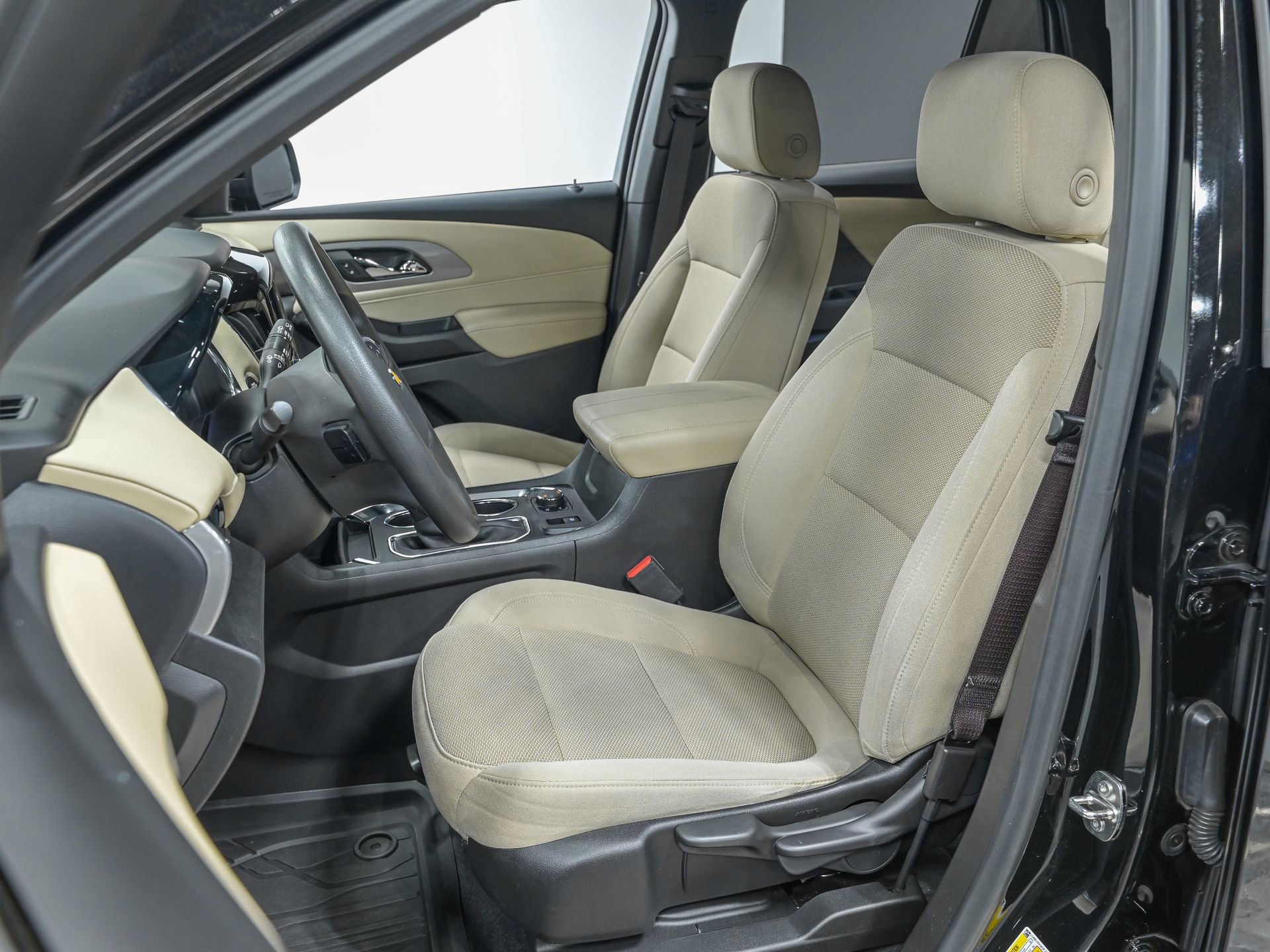 Used 2023 Chevrolet Traverse LS w/ LPO, Floor Liner Package AWD/4WD image 15