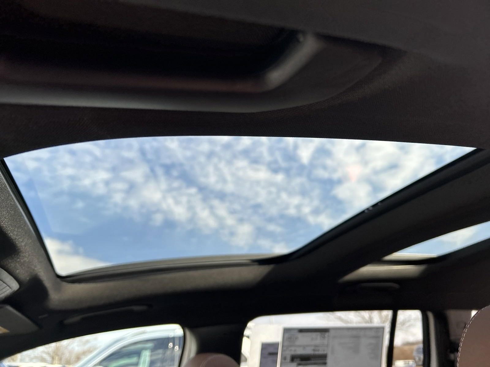 New 2025 Mercedes-Benz GLB 250 4MATIC image 33