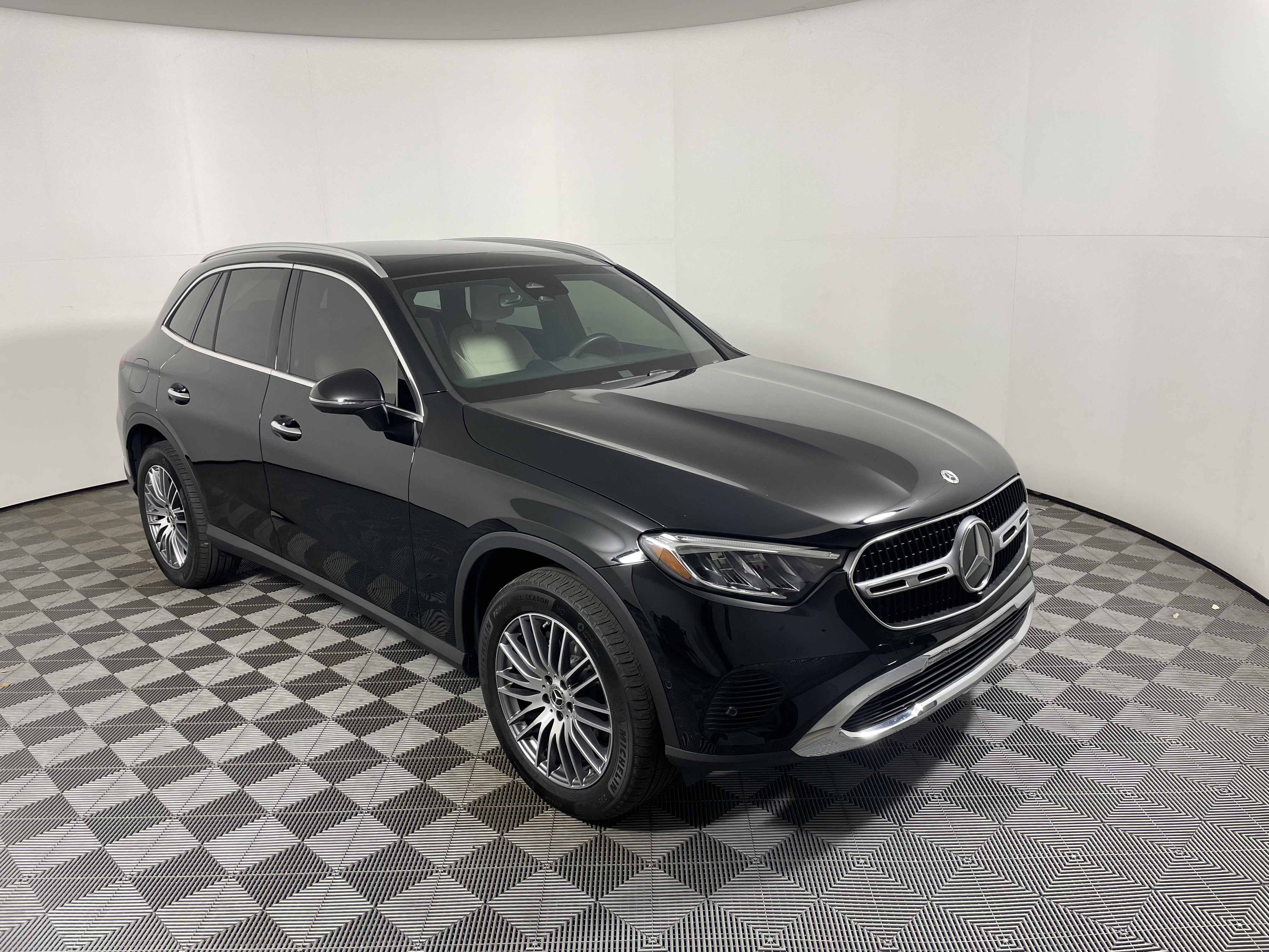 Used 2024 Mercedes-Benz GLC 300 4MATIC image 7