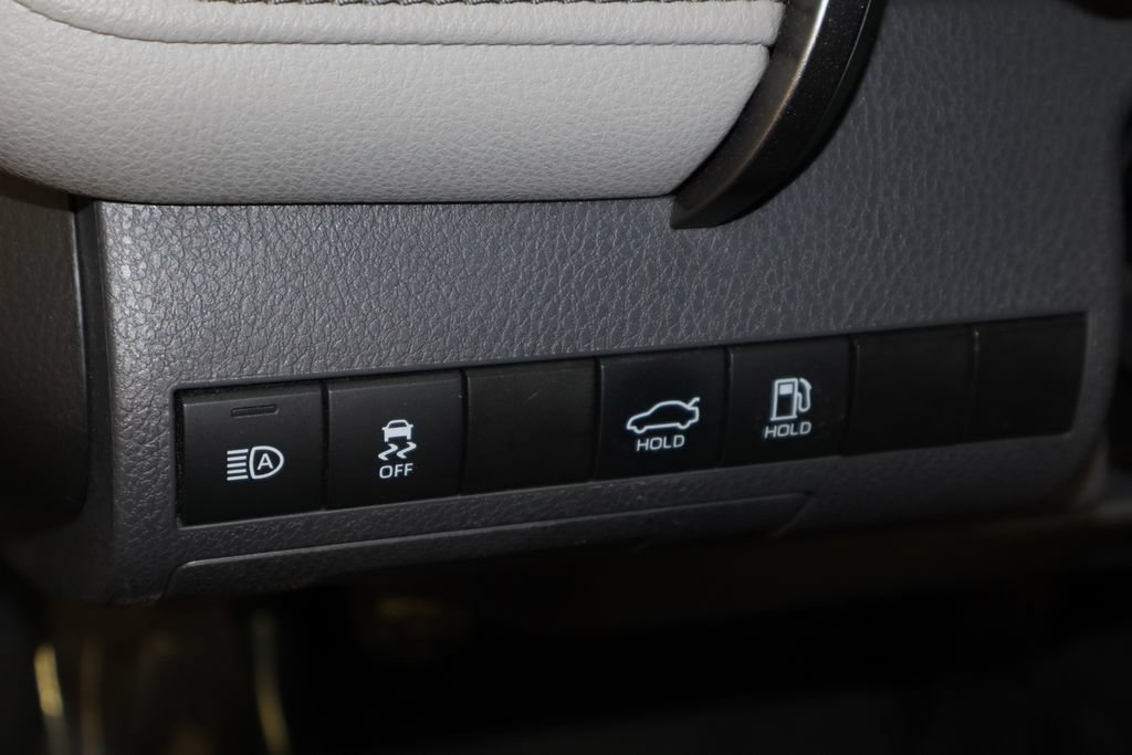 Used 2021 Toyota Camry SE w/ Convenience Package FWD image 23