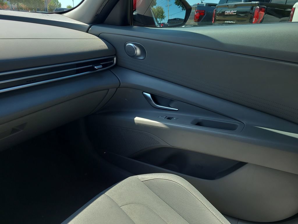 Used 2023 Hyundai Elantra SEL FWD image 17