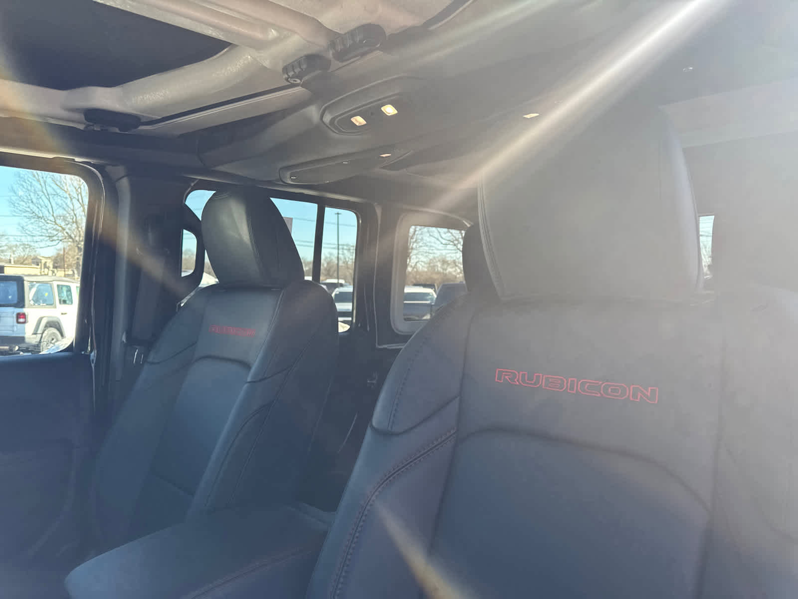 Used 2025 Jeep Wrangler Unlimited Rubicon AWD/4WD image 14