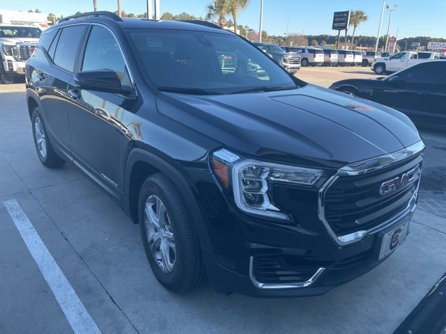 Used 2024 GMC Terrain SLE w/ Driver Convenience Package image 2