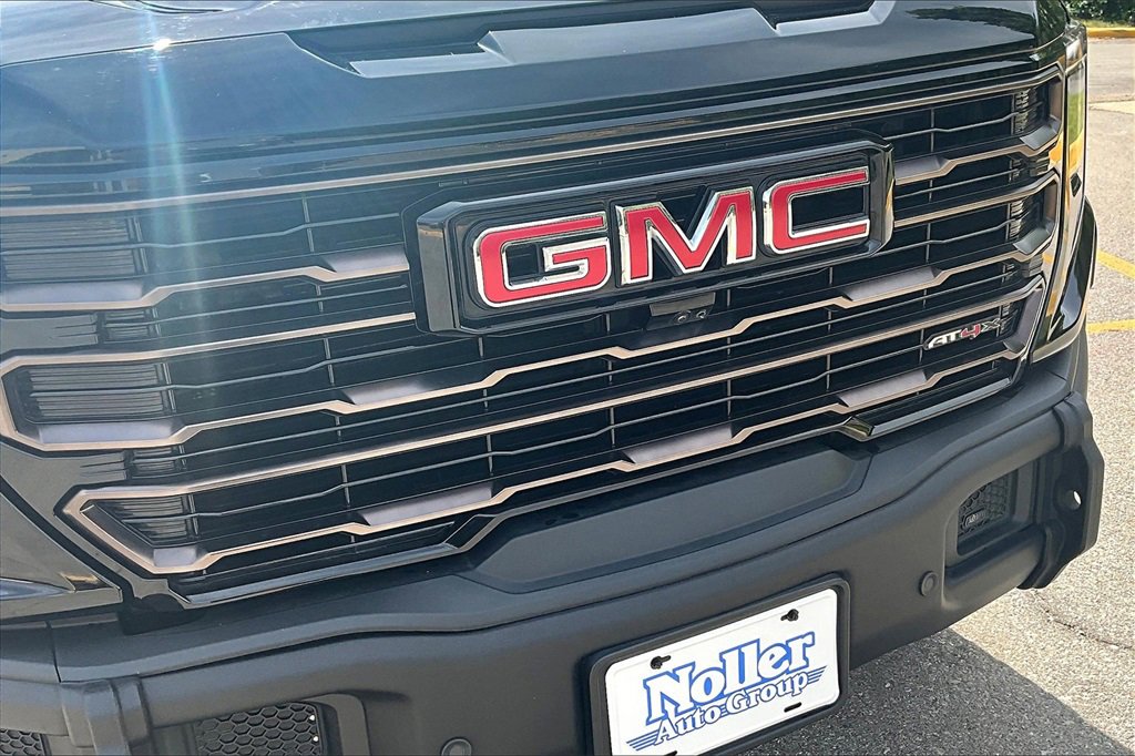 Used 2025 GMC Sierra 1500 AT4X image 29