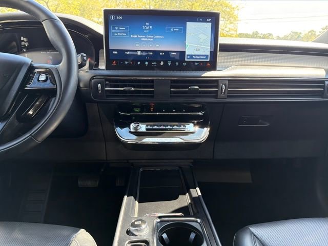 Used 2025 Lincoln Corsair AWD w/ Equipment Group 101A image 20