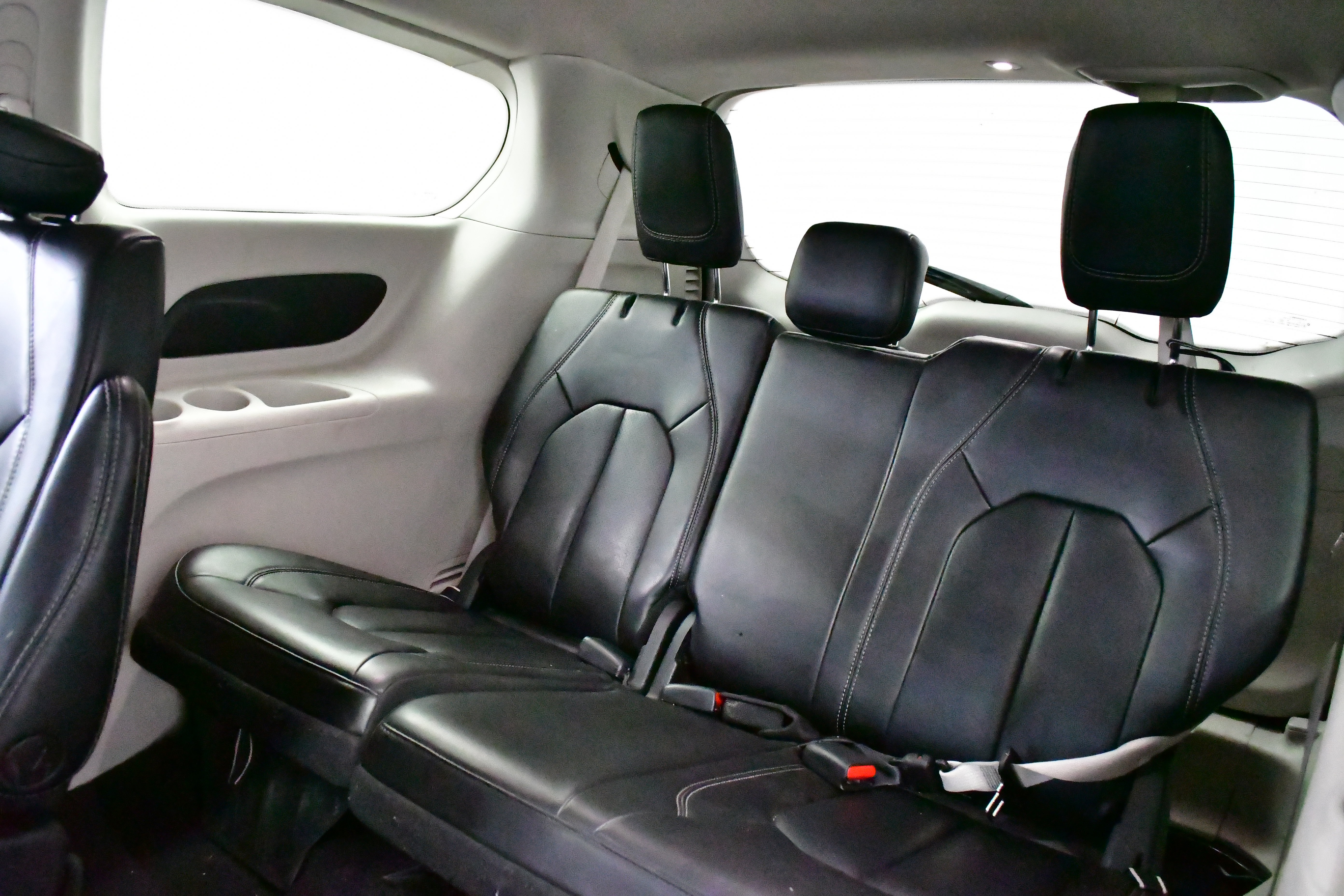 Used 2023 Chrysler Pacifica Touring-L image 21