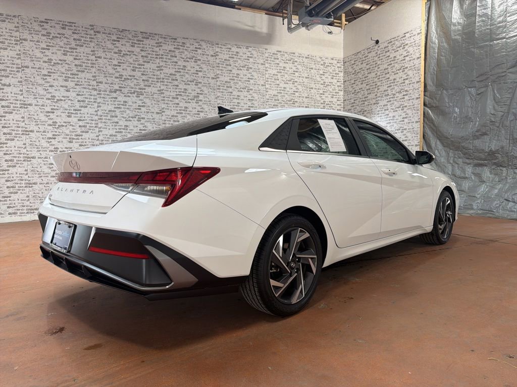 Certified 2024 Hyundai Elantra SEL w/ Convenience Package image 7