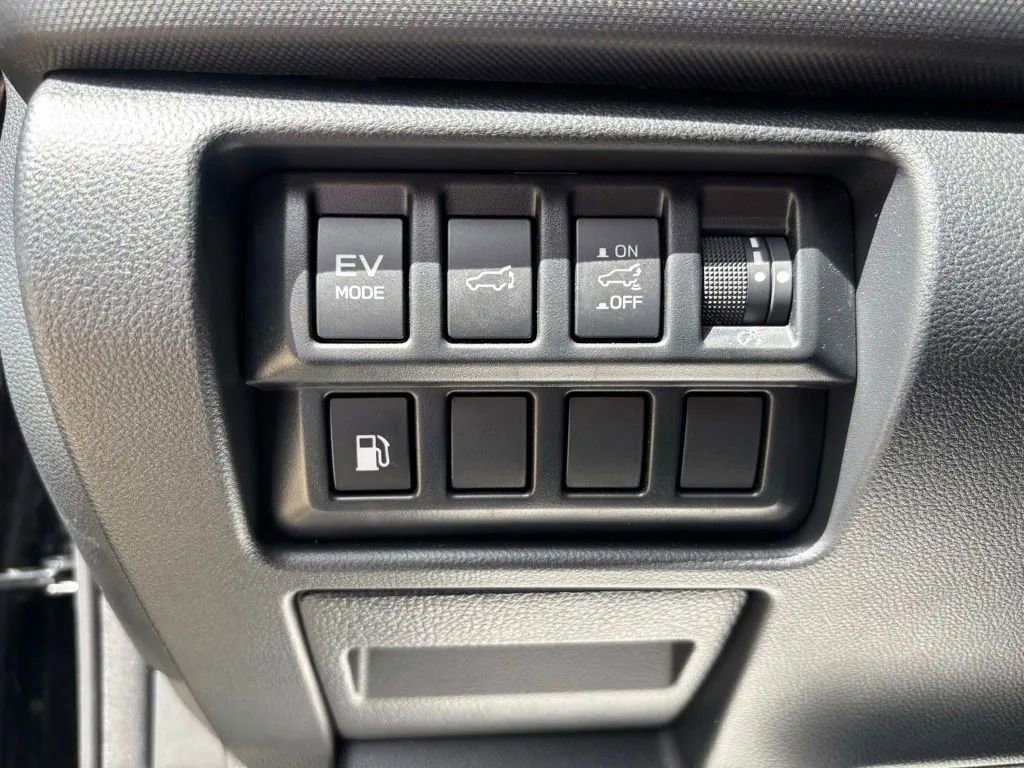 Used 2025 Subaru Forester Premium AWD/4WD image 13