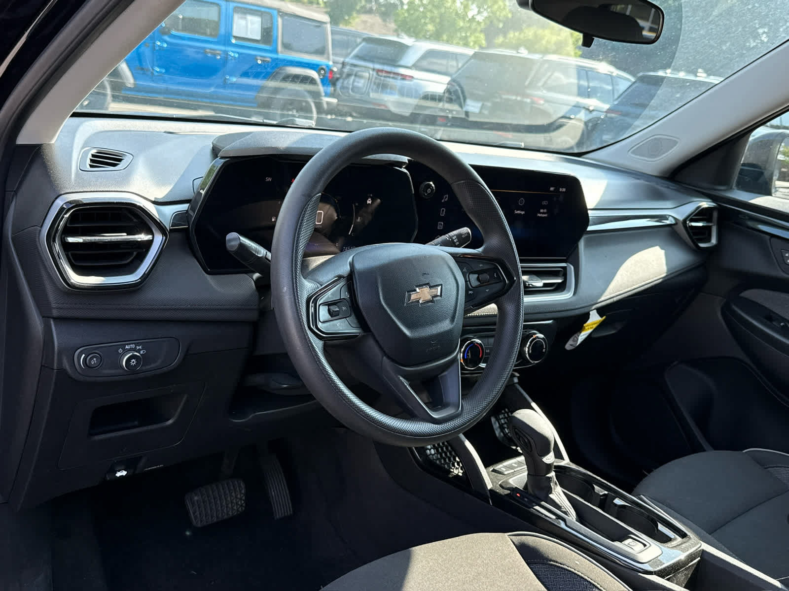 Used 2024 Chevrolet TrailBlazer LT w/ Driver Confidence Package FWD image 15
