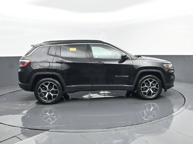 Used 2025 Jeep Compass Limited AWD/4WD image 4