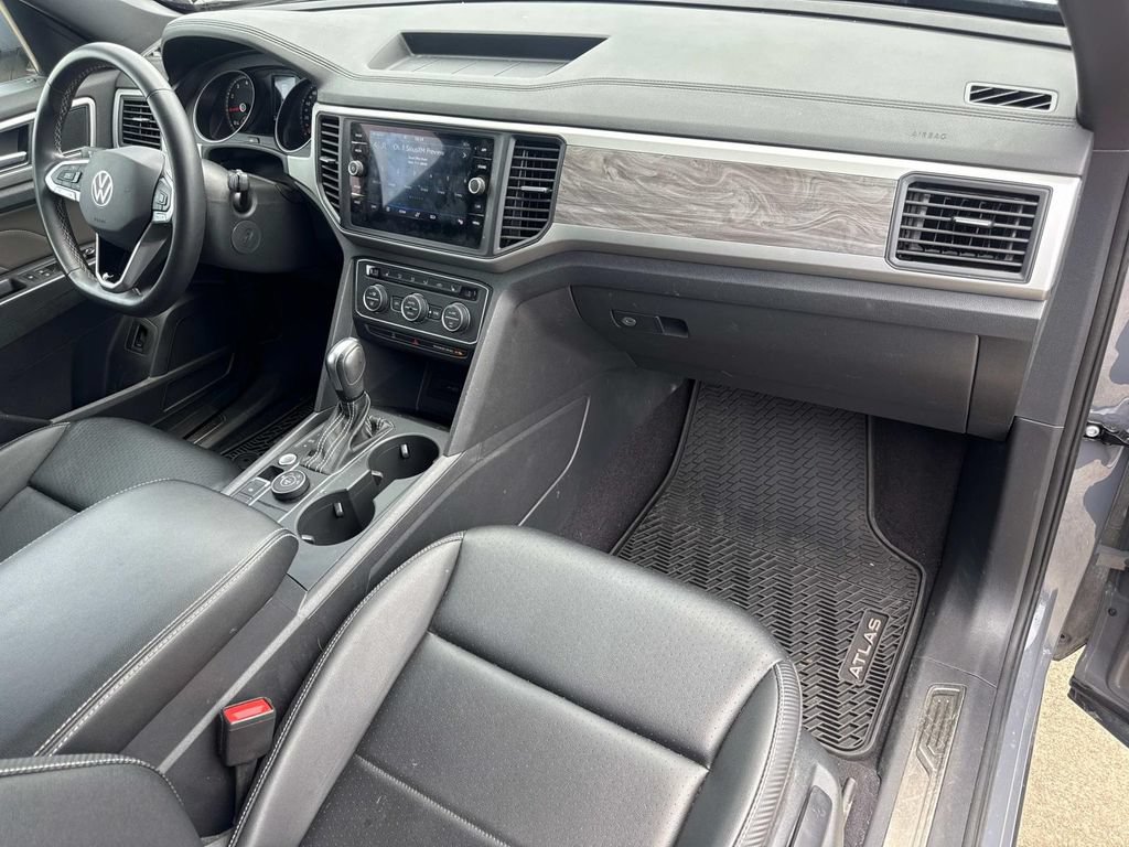 Used 2021 Volkswagen Atlas Cross Sport SE AWD/4WD image 16
