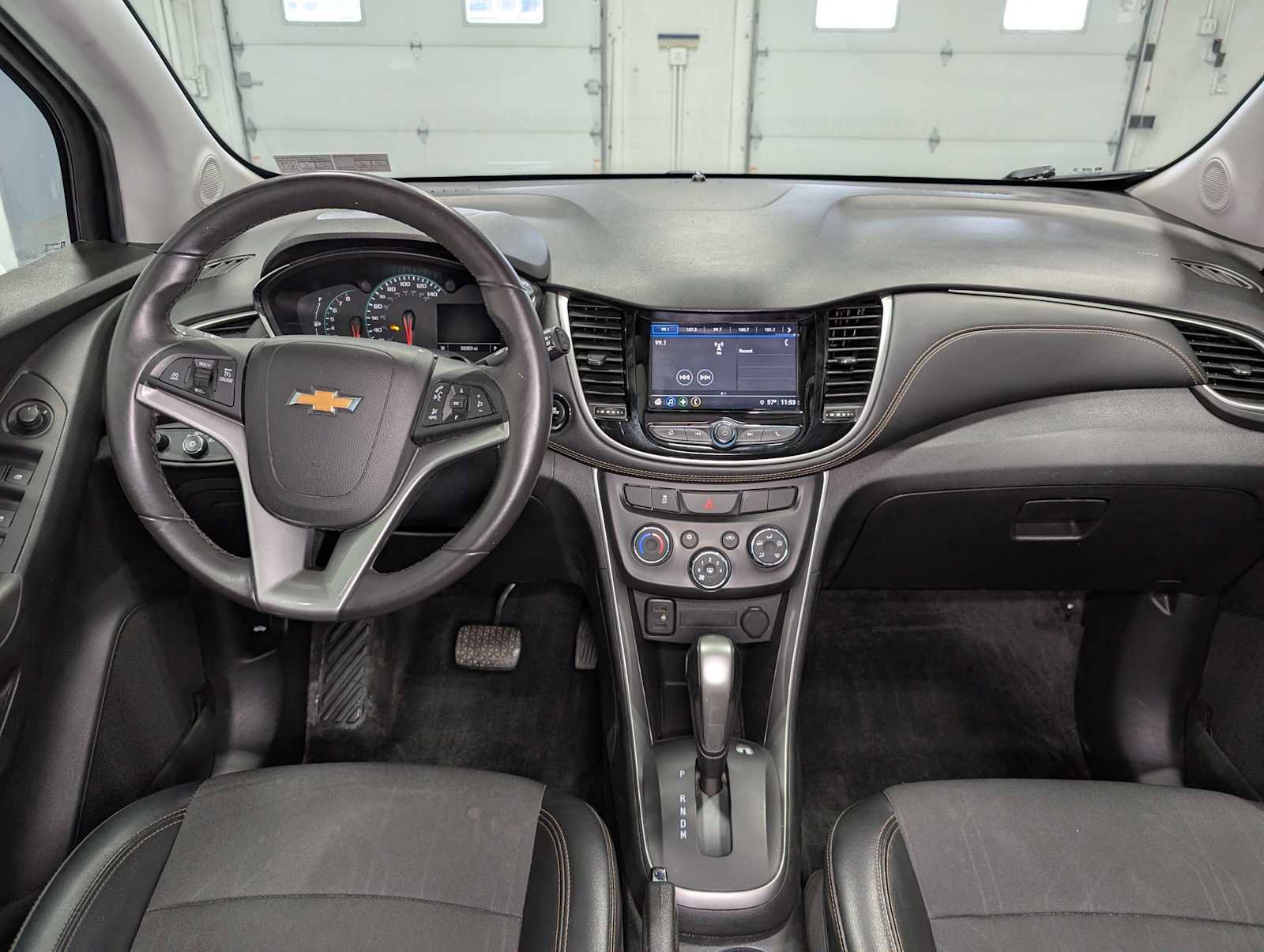 Used 2018 Chevrolet Trax LT w/ LT Convenience Package AWD/4WD image 17