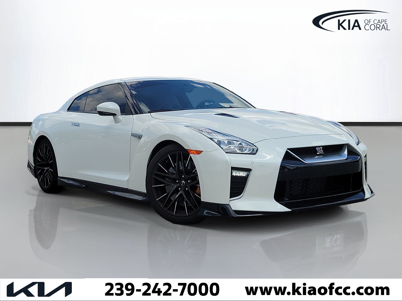 Used 2020 Nissan GT-R Premium AWD/4WD image 1