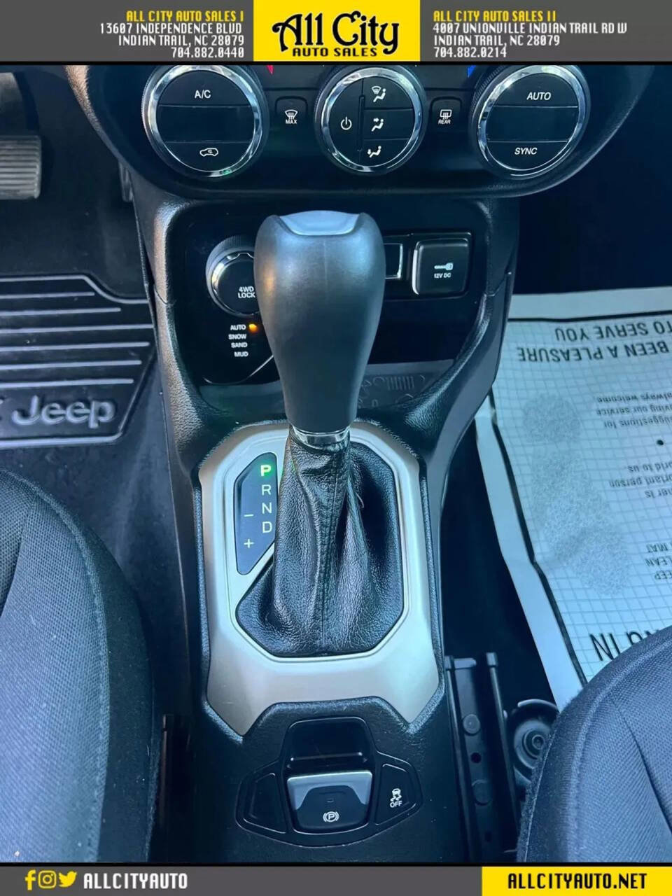 Used 2015 Jeep Renegade Latitude w/ Popular Equipment Group AWD/4WD image 31
