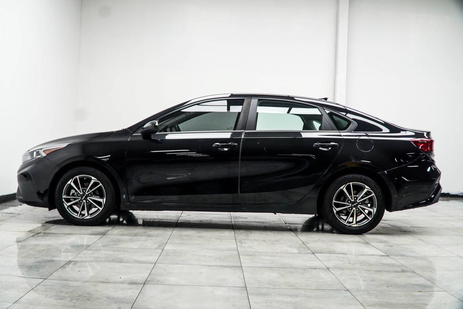 Used 2024 Kia Forte LXS FWD image 11