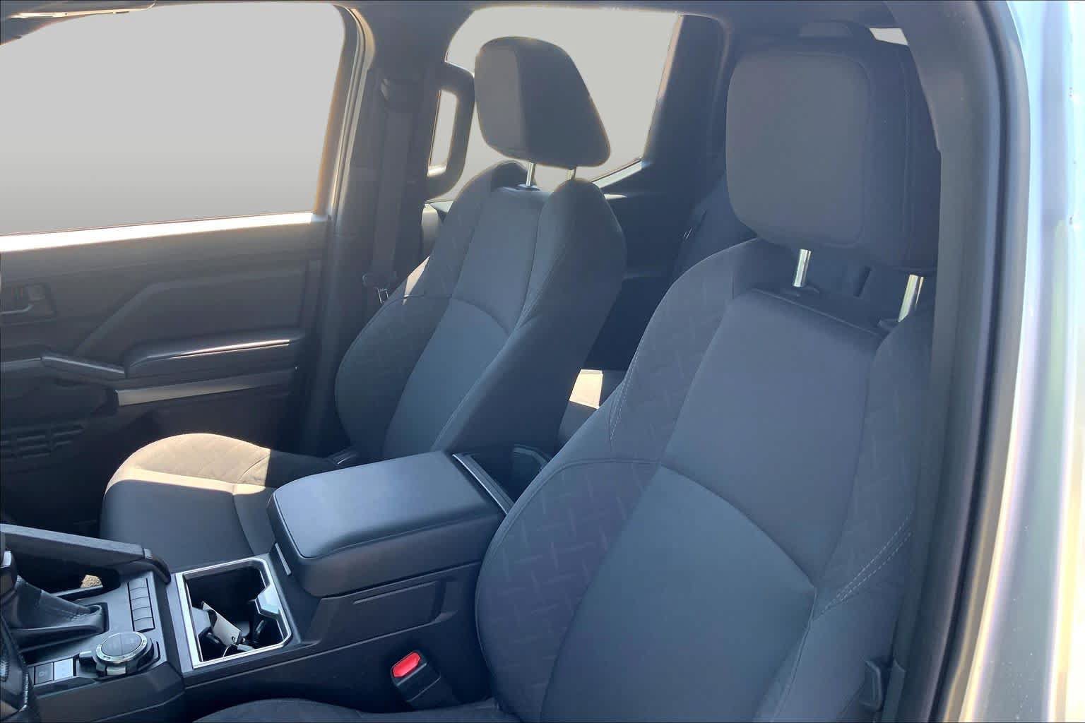 Used 2025 Toyota Tacoma SR5 AWD/4WD image 8
