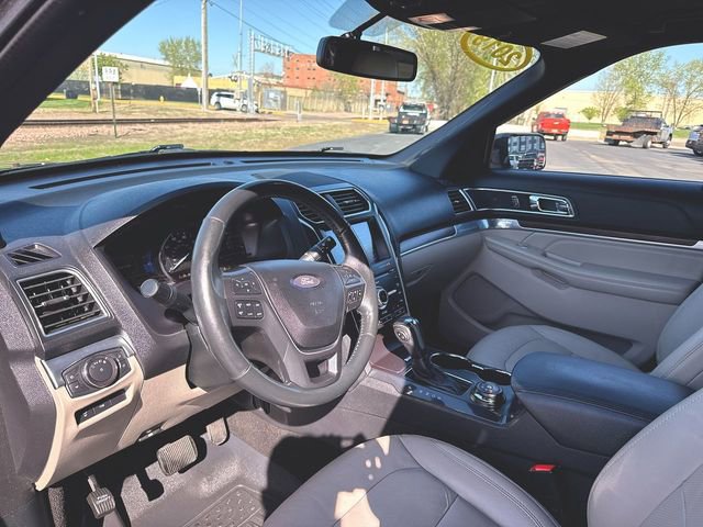 Used 2019 Ford Explorer Limited w/ Class III Trailer Tow Package AWD/4WD image 10