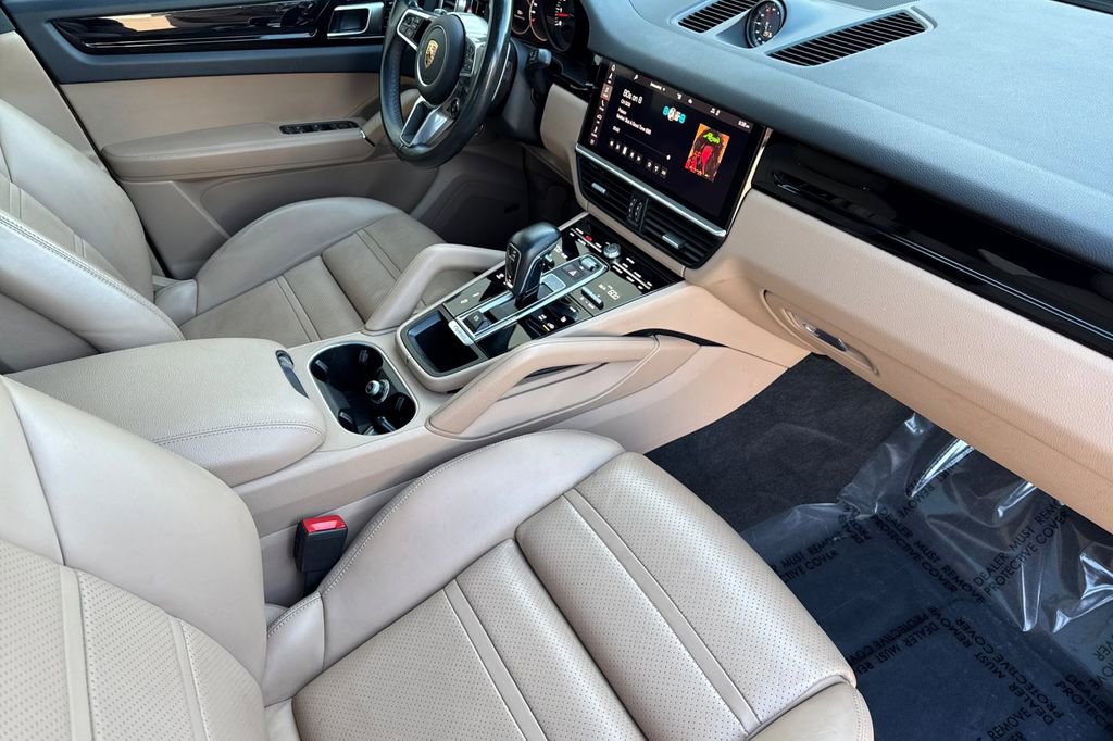 Used 2021 Porsche Cayenne Coupe image 19