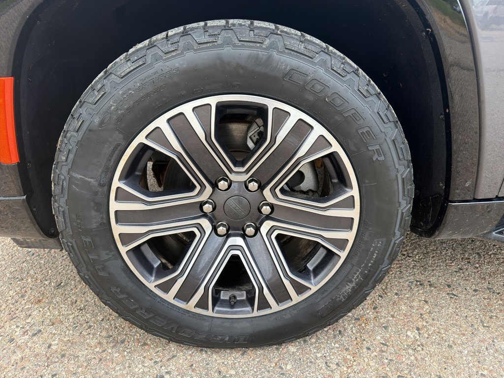 Used 2024 Jeep Wagoneer L Series II image 13