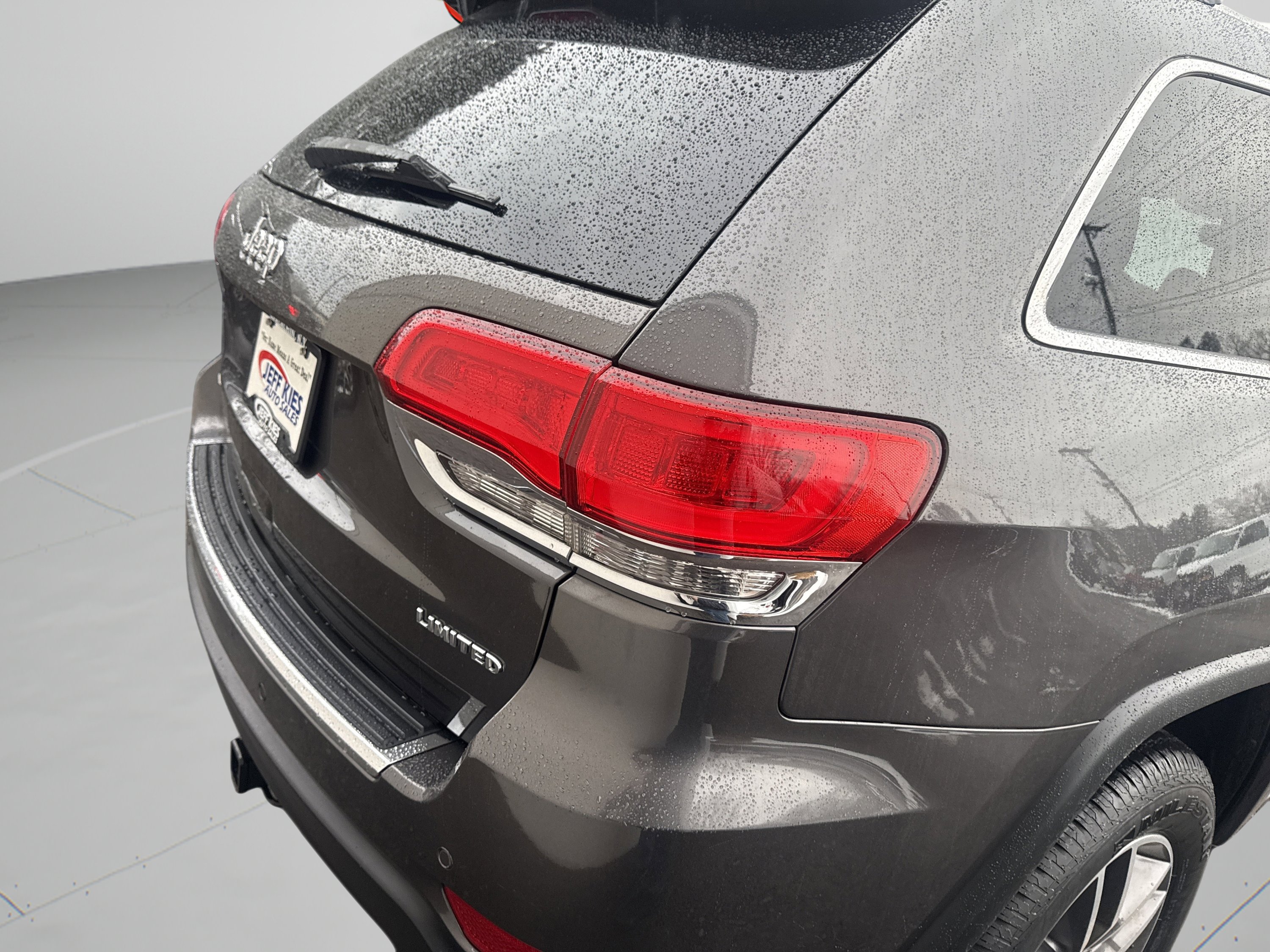 Used 2017 Jeep Grand Cherokee Limited image 5